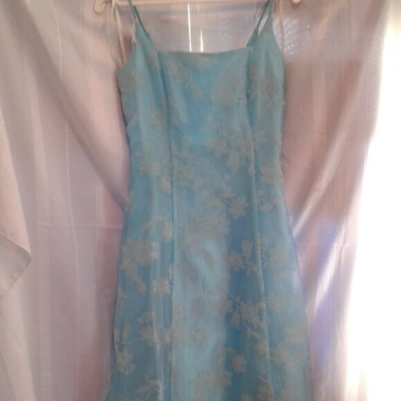 PROM/GRAD DRESS - Picture 2 of 11